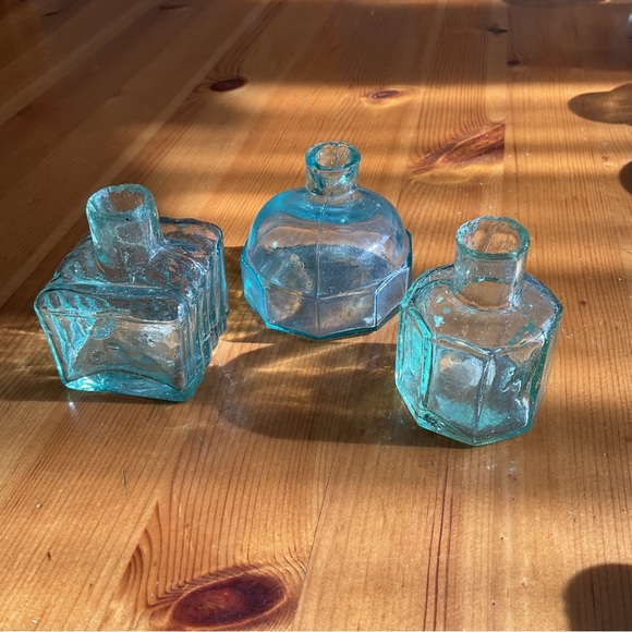 ANTIQUE TEAL GLASS INK BOTTLES VICTORIAN ICE BLUE LOT OF 3 VINTAGE SCARCE! - Picture 3 of 15